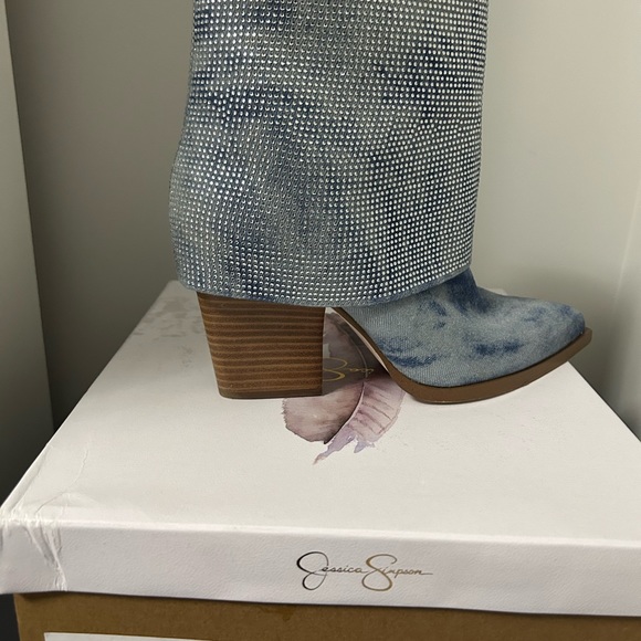 SOLD   Size 10 embellished shark boot by Jessica Simpson, brand new worn once - Picture 2 of 4